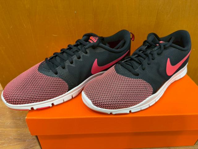 Nike 慢跑鞋
