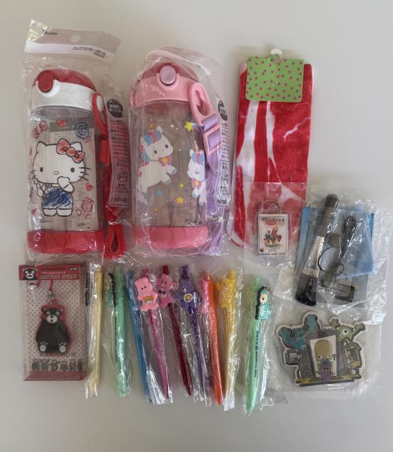 水壺及文具一批