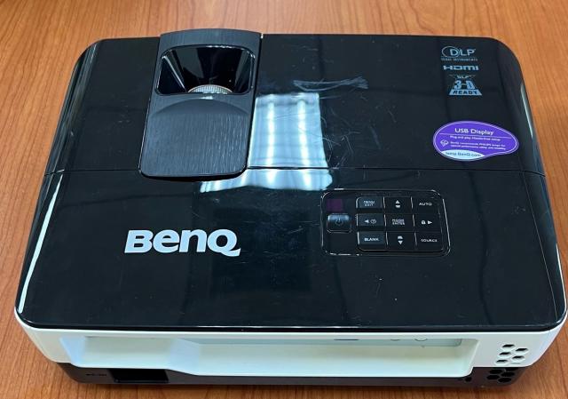 BENQ投影機+布幕