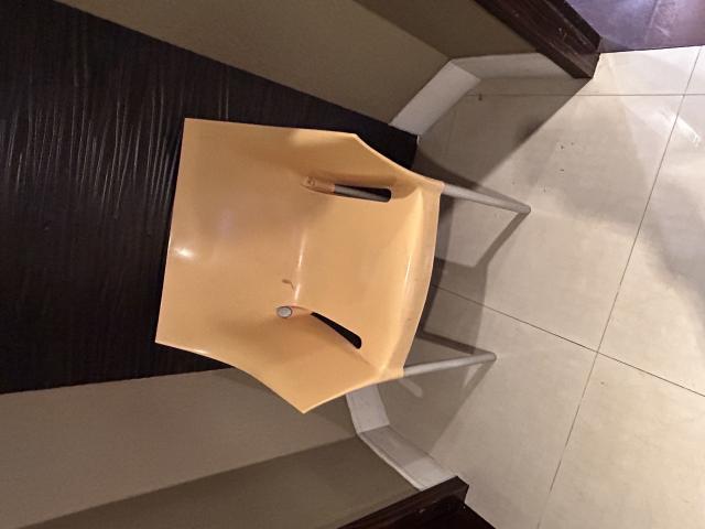 Kartell 設計的經典 Dr. No 扶手椅