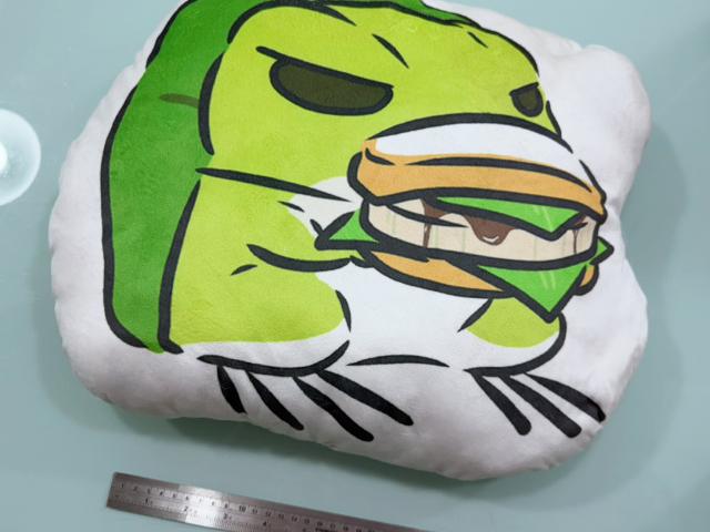 旅行青蛙抱枕