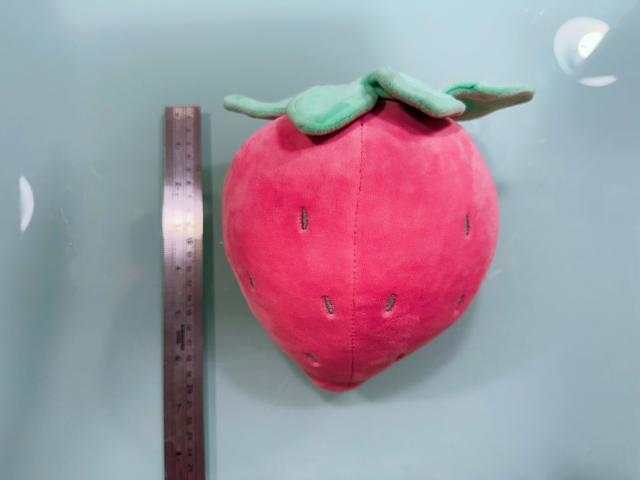 草莓絨毛玩具