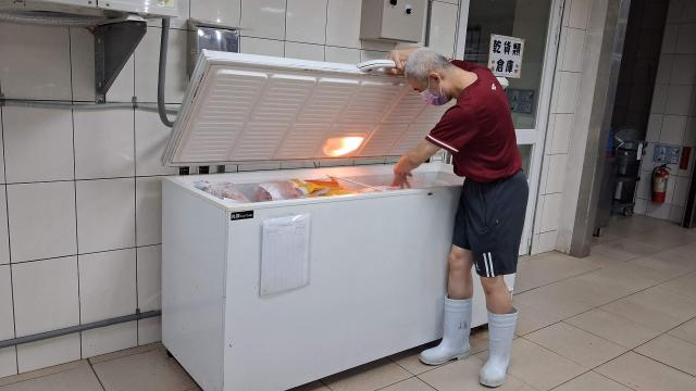 桃園教養院：臥式冷凍櫃