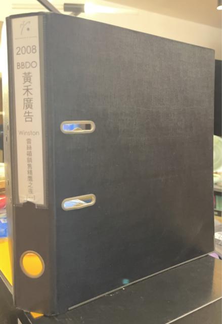 雙孔夾檔案夾常見於辦公室與學校