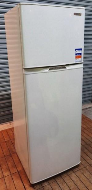 白色雙門直立式冰箱