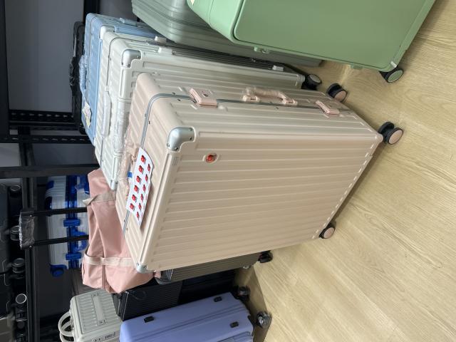 28吋大容量卡扣式行李箱